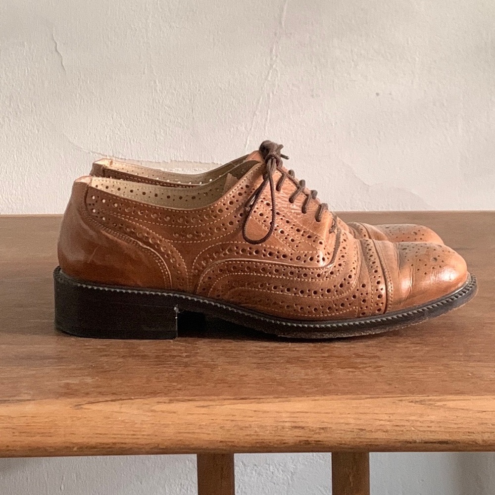 Joan & David vintage leather brogue shoes. Size 37 (6 1/2) Italy